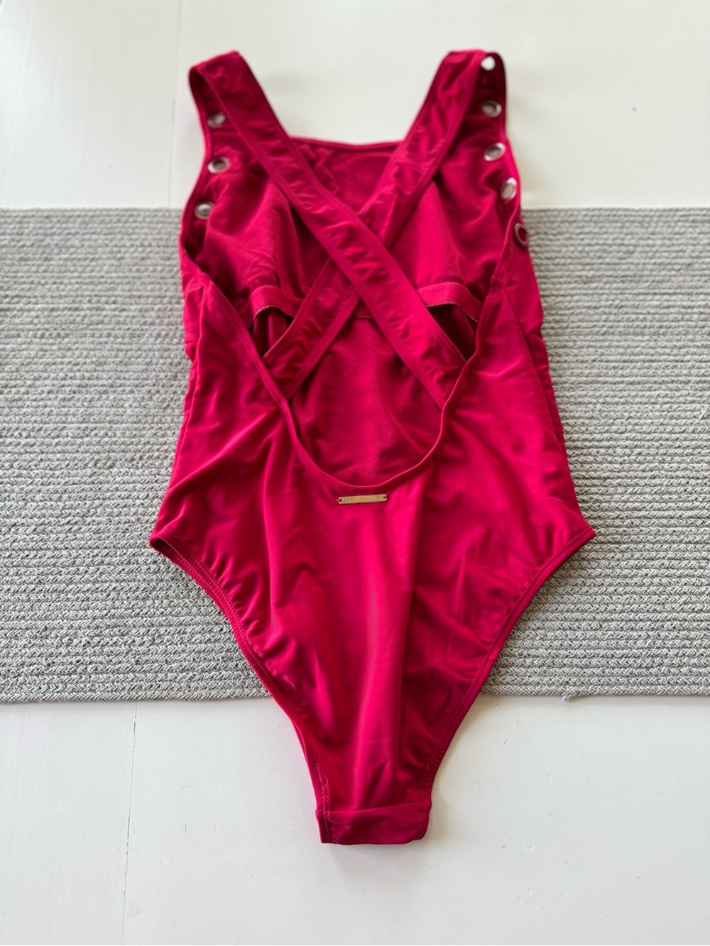 Juicy Couture Fuchsia Pink Grommet One-Piece Cross Back Swimsuit Sz Large - Picture 3 of 11
